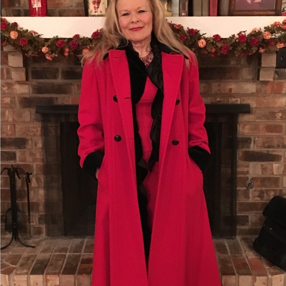 Meet your Posher, Kay! I’m so excited to be here! So, let’s have some fun! 😊 - Picture 2 of 2